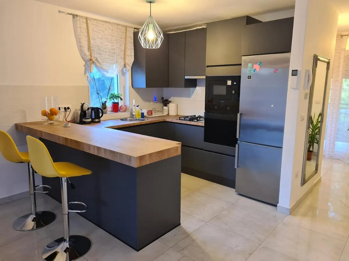 Studio Apartment Doris contacts